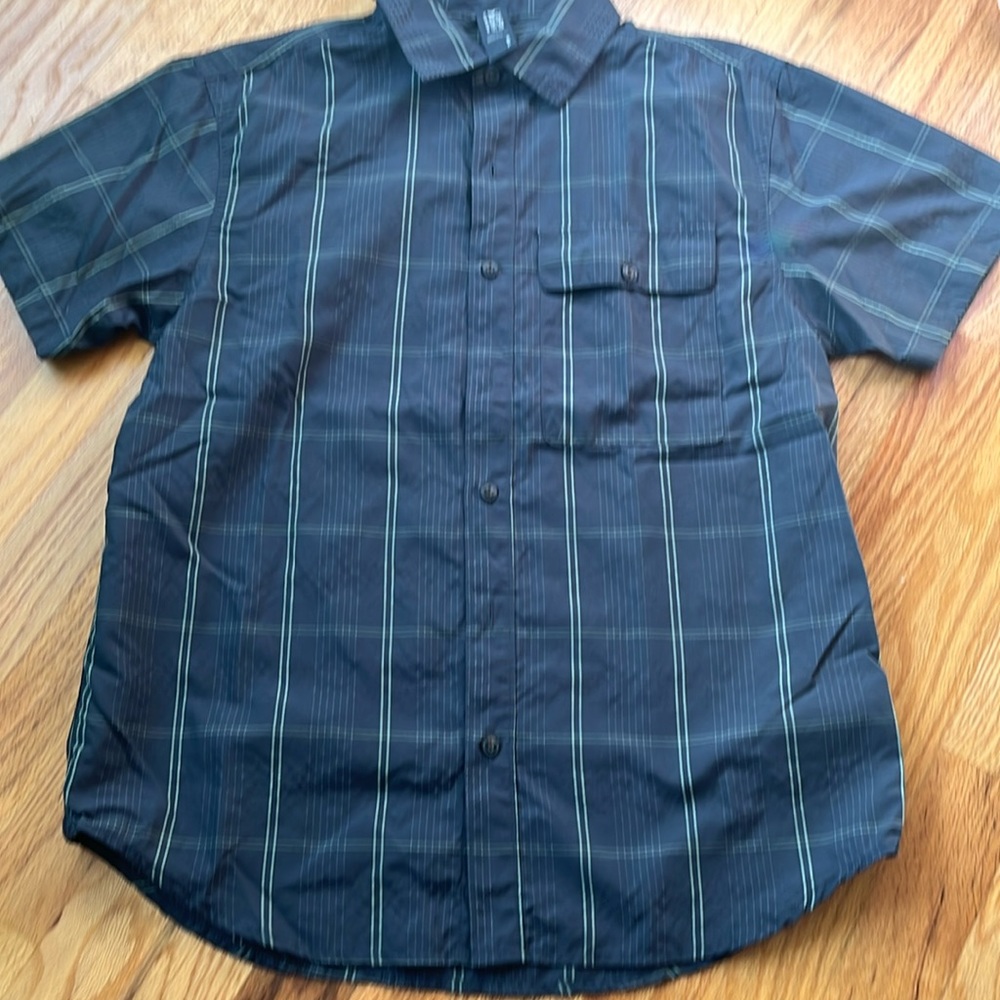 Mountain hardwear short sleeve button down